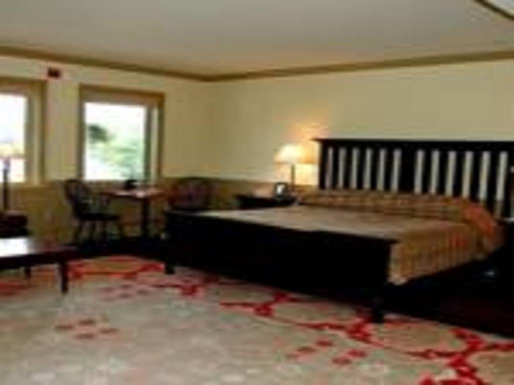 Willoughvale Inn Westmore Newport Room photo