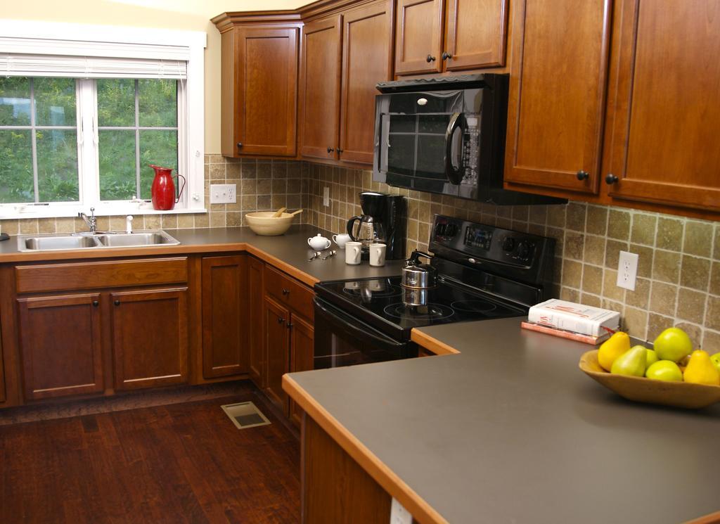 Willoughvale Inn Westmore Newport Room photo