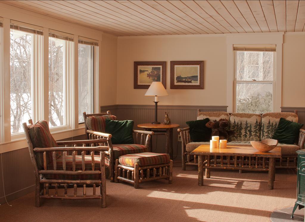 Willoughvale Inn Westmore Newport Room photo