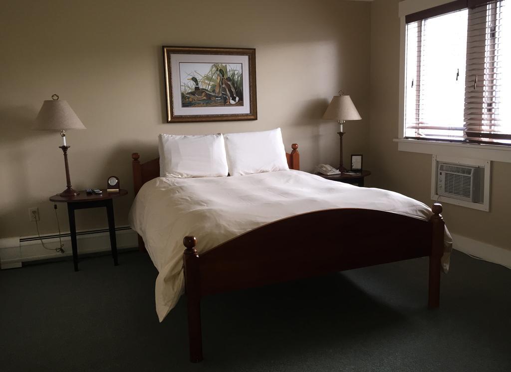 Willoughvale Inn Westmore Newport Room photo