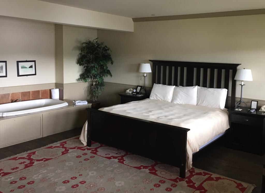 Willoughvale Inn Westmore Newport Room photo