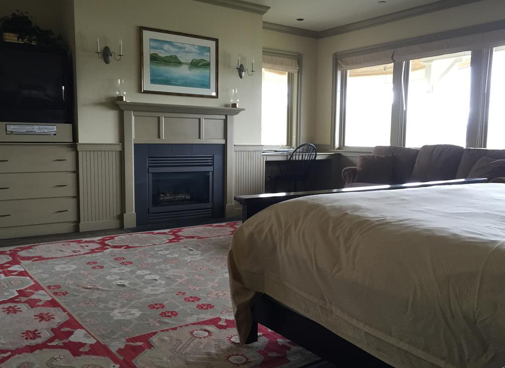 Willoughvale Inn Westmore Newport Room photo