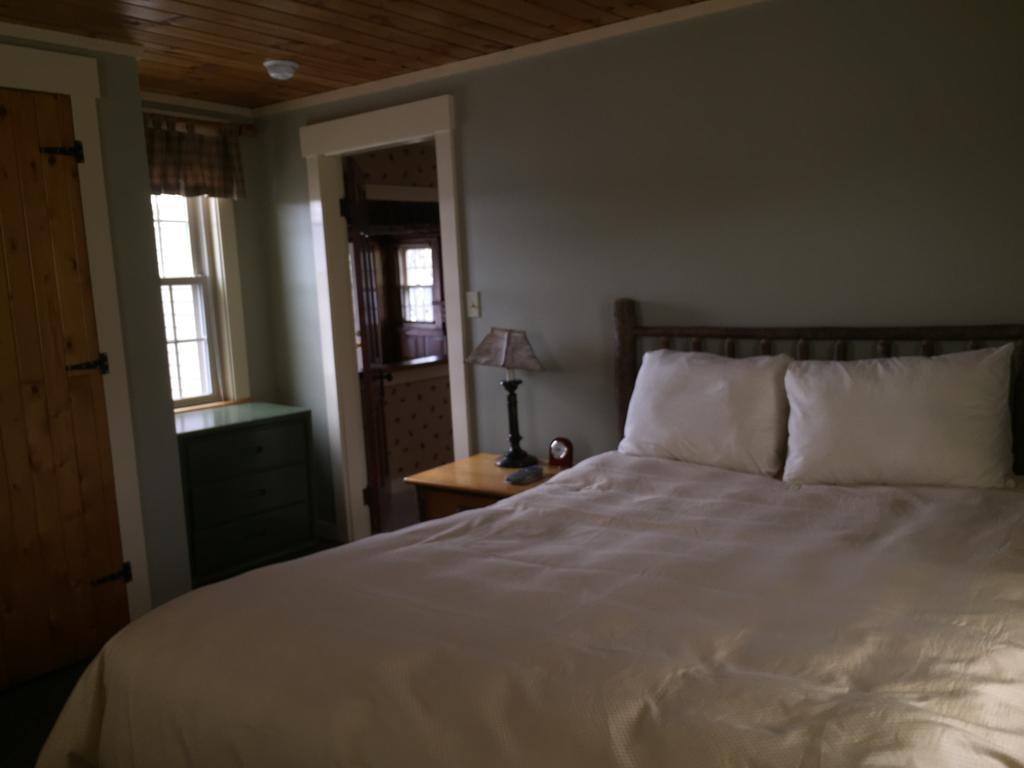 Willoughvale Inn Westmore Newport Room photo