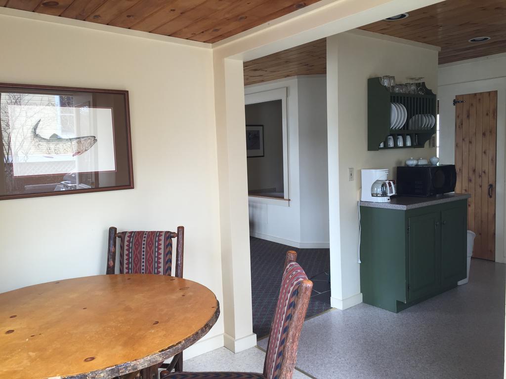 Willoughvale Inn Westmore Newport Room photo
