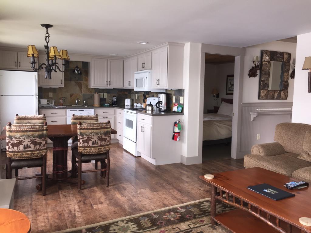 Willoughvale Inn Westmore Newport Room photo