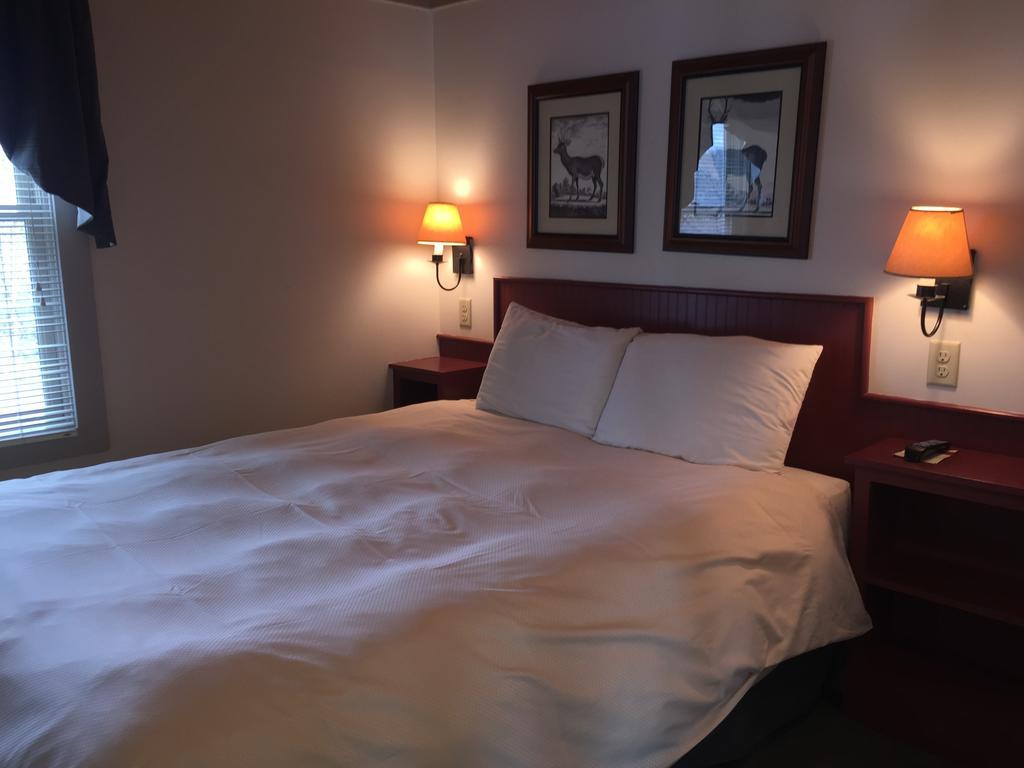 Willoughvale Inn Westmore Newport Room photo